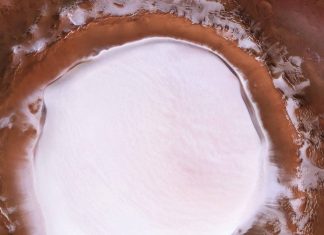 Cratère de glace sur Mars photographié par la sonde Cratère de glace sur Mars photographié par la sonde