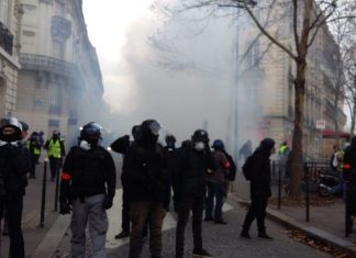 Interpellations des gilets jaunes à Paris – Vidéo: suivez en direct «l’acte 4» Interpellations des gilets jaunes à Paris: suivez en direct «l'acte 4»