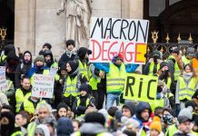 L’auteur de la pancarte «Macron dégage» retouchée par France 3 saisit le CSA L'auteur de la pancarte «Macron dégage» retouchée par France 3 saisit le CSA