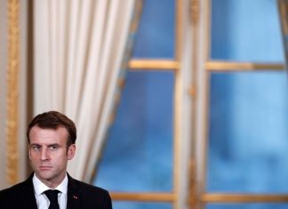 Macron critique la décision de Trump de retirer ses troupes en Syrie (Détail) Macron critique la décision de Trump de retirer ses troupes en Syrie (Détail)