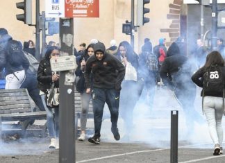 Manifestation des lycéens, blocages, professeurs dans la rue: 170 établissements perturbés Manifestation des lycéens, blocages, professeurs dans la rue: 170 établissements perturbés