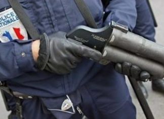 Personnalités appellent au retrait immédiat du flashball (Détail) Personnalités appellent au retrait immédiat du flashball (Détail)