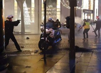 Policiers à motos agressés: une enquête pour « violences volontaires » ouverte Policiers à motos agressés: une enquête pour « violences volontaires » ouverte