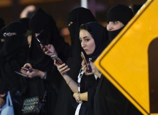Arabie saoudite : les femmes apprendront leur divorce par SMS (Détail) Arabie saoudite : les femmes apprendront leur divorce par SMS (Détail)
