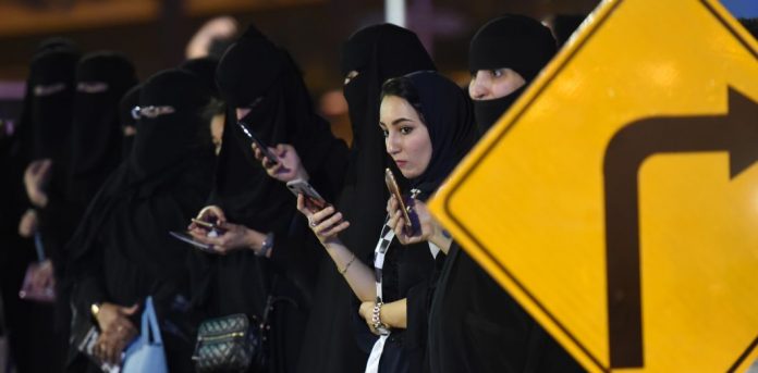 Arabie saoudite : les femmes apprendront leur divorce par SMS (Détail)