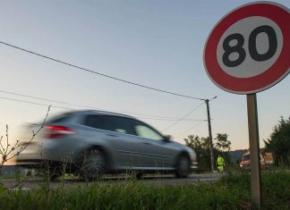 Castaner n’exclut plus un retour des 90 km/h (Détail) Castaner n'exclut plus un retour des 90 km/h (Détail)