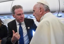 Démission du porte-parole du Vatican (Détail) Démission du porte-parole du Vatican (Détail)