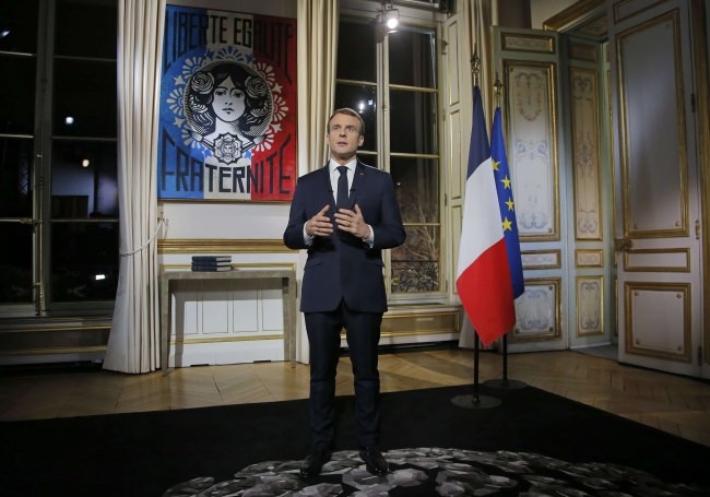 Emmanuel Macron annule toutes ses cérémonies de vœux (Détail)