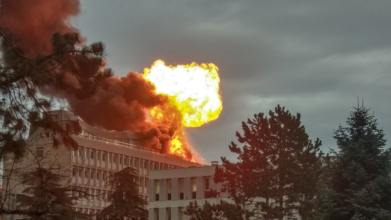 Explosion à l'université Lyon: incendie sur le campus de la Doua (vidéo)