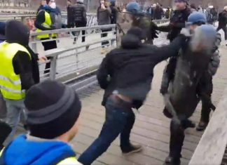 Gilets jaunes: un boxeur soupçonné d’avoir frappé un gendarme (Photo) Gilets jaunes: un boxeur soupçonné d'avoir frappé un gendarme (Photo)