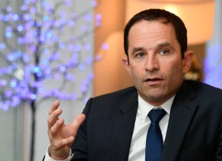 Hamon critique Mélenchon, Il quitte les rives de la gauche Hamon critique Mélenchon, Il quitte les rives de la gauche