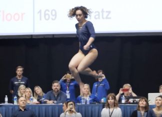 Katelyn Ohashi vidéo: La gymnaste défie la gravité et emballe les réseaux Katelyn Ohashi vidéo: La gymnaste défie la gravité et emballe les réseaux