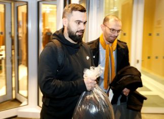 Le Gilet jaune Éric Drouet arrêté près des Champs-Elysées (Détail) Le Gilet jaune Éric Drouet arrêté près des Champs-Elysées (Détail)