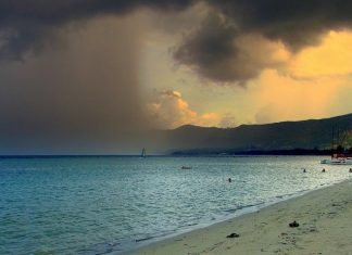 Thaïlande, Tempête Pabuk : les touristes quittent les îles menacées Thaïlande, Tempête Pabuk : les touristes quittent les îles menacées