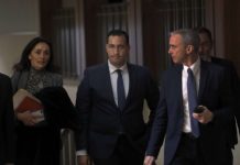 Alexandre Benalla porte plainte (détail) Alexandre Benalla porte plainte (détail)
