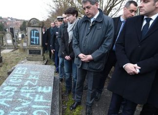 Cimetière profané : qui sont les « Loups noirs alsaciens »? (détail) Cimetière profané : qui sont les "Loups noirs alsaciens"? (détail)