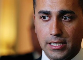 Di Maio s’explique sur sa rencontre avec les gilets jaunes (détail) Di Maio s'explique sur sa rencontre avec les gilets jaunes (détail)