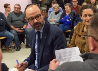 Edouard Philippe s’invite au grand débat dans un petit village de l’Allier Edouard Philippe s'invite au grand débat dans un petit village de l'Allier