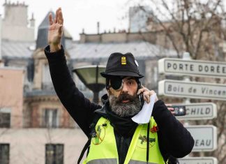 Jérôme Rodrigues: le sang sur la balle de LBD n’est pas le sien (détail) Jérôme Rodrigues: le sang sur la balle de LBD n'est pas le sien (détail)