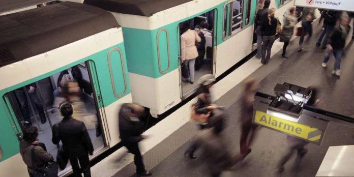 Jet de liquide dans le métro parisien: un suspect interpellé (détail)