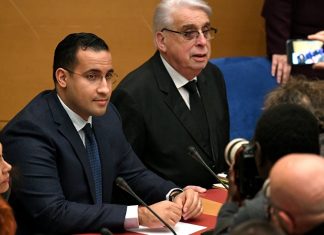 Les contrats russes d’Alexandre Benalla révélés (détail) Les contrats russes d'Alexandre Benalla révélés (détail)