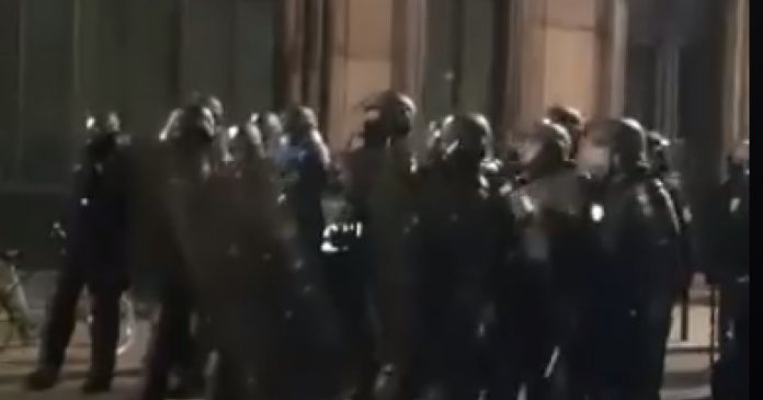 Toulouse : un policier frappe son supérieur (détail)