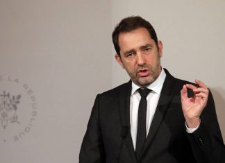 Castaner porte plainte contre un syndicat (détail) Castaner porte plainte contre un syndicat (détail)