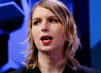 Chelsea Manning écrouée pour avoir refusé de témoigner (détail) Chelsea Manning écrouée pour avoir refusé de témoigner (détail)