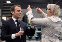Emmanuel Macron tient son grand débat avec des maires de Gironde Emmanuel Macron tient son grand débat avec des maires de Gironde