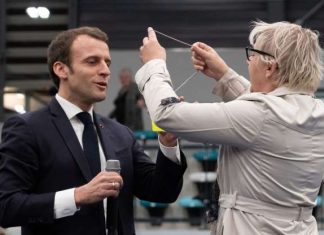 Emmanuel Macron tient son grand débat avec des maires de Gironde Emmanuel Macron tient son grand débat avec des maires de Gironde