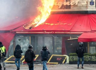 Gilets jaunes acte 18 : Pillages sur les Champs-Elysées Gilets jaunes acte 18 : Pillages sur les Champs-Elysées