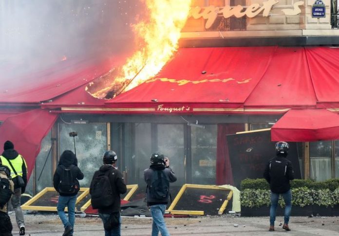 Gilets jaunes acte 18 : Pillages sur les Champs-Elysées