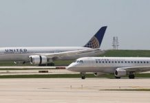 Un Boeing 787 d’United Airlines se pose en urgence à Tontouta (détail) Un Boeing 787 d'United Airlines se pose en urgence à Tontouta (détail)