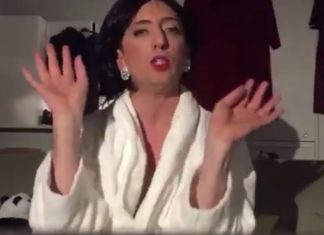 Gad Elmaleh répond aux accusations de plagiat (détail) Gad Elmaleh répond aux accusations de plagiat (détail)