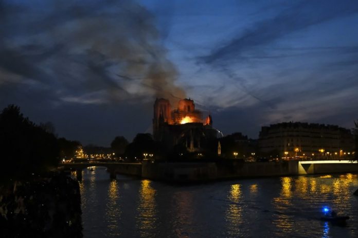 Incendie à Notre-Dame de Paris : Ce que l'on sait, ce mardi matin