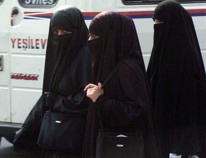 Le Sri Lanka interdit le niqab après les attaques (détail)