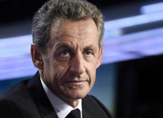 Nicolas Sarkozy rejoint le conseil d’administration des casinos Barrière (détail) Nicolas Sarkozy rejoint le conseil d'administration des casinos Barrière (détail)