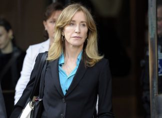 Pots-de-vin à des université: Felicity Huffman va plaider coupable (détail) Pots-de-vin à des université: Felicity Huffman va plaider coupable (détail)
