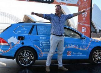 Voyage le plus long du monde en voiture électrique (détail) Voyage le plus long du monde en voiture électrique (détail)