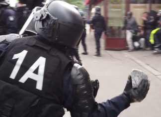 1er-Mai : un policier jette un pavé sur des manifestants (Vidéo) 1er-Mai : un policier jette un pavé sur des manifestants (Vidéo)