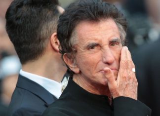 Costumes offerts à Jack Lang: enquête ouverte (détail) Costumes offerts à Jack Lang: enquête ouverte (détail)