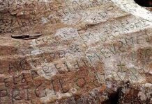 Finistère: une récompense pour déchiffrer l’inscription mystérieuse Finistère: une récompense pour déchiffrer l'inscription mystérieuse