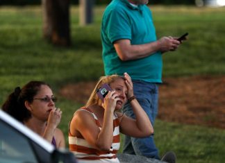 Fusillade à l’Université de Caroline du Nord : deux morts (détail) Fusillade à l'Université de Caroline du Nord : deux morts (détail)