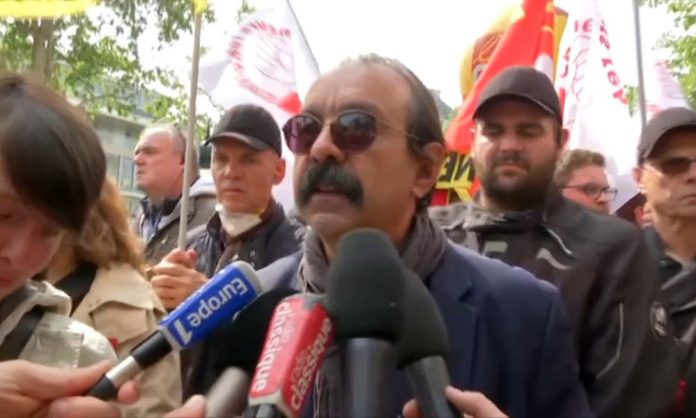 Philippe Martinez brièvement exfiltré de la manifestation du 1er-Mai (Vidéo)