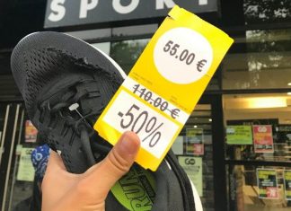 Go Sport jette des chaussures invendues à la poubelle (détail) Go Sport jette des chaussures invendues à la poubelle (détail)