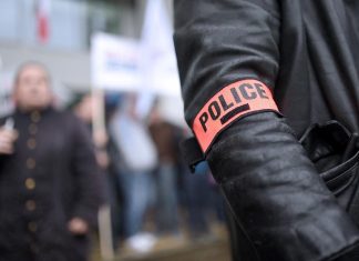 Villeurbanne : une attaque au couteau fait un mort et sept blessés (Détail) Villeurbanne : une attaque au couteau fait un mort et sept blessés (Détail)