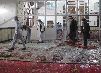 Afghanistan: 70 morts dans l’attaque d’une mosquée (détail) Afghanistan: 70 morts dans l'attaque d'une mosquée (détail)