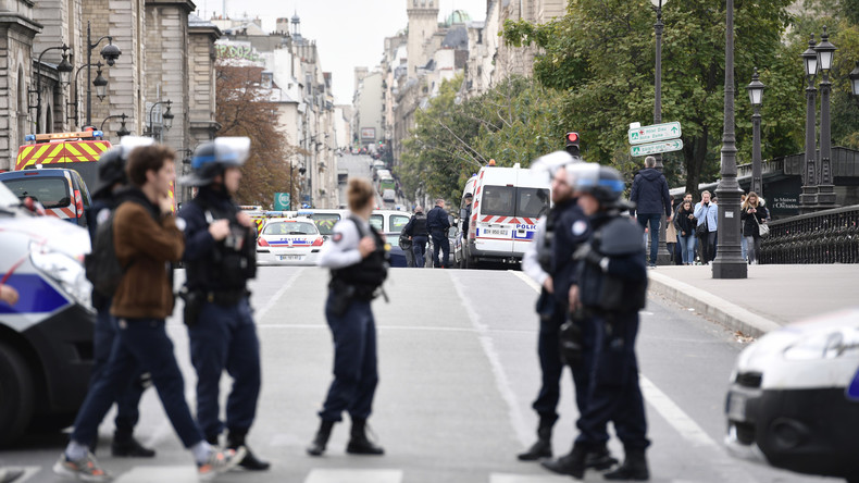 Attaque de policiers à Paris : ce que l'on sait de l'assaillant (détail)