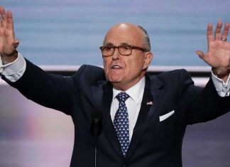 Deux proches de l’avocat de Trump arrêtés à l’aéroport de Washington Deux proches de l'avocat de Trump arrêtés à l'aéroport de Washington