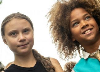 Greta Thunberg poursuit sa croisade (détail) Greta Thunberg poursuit sa croisade (détail)